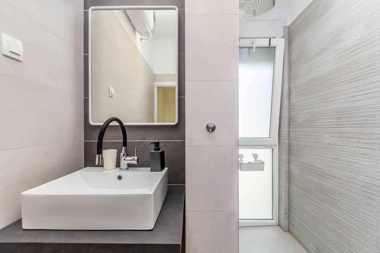 Apartments Solis Lacus Penthouse Njivice Esterno foto