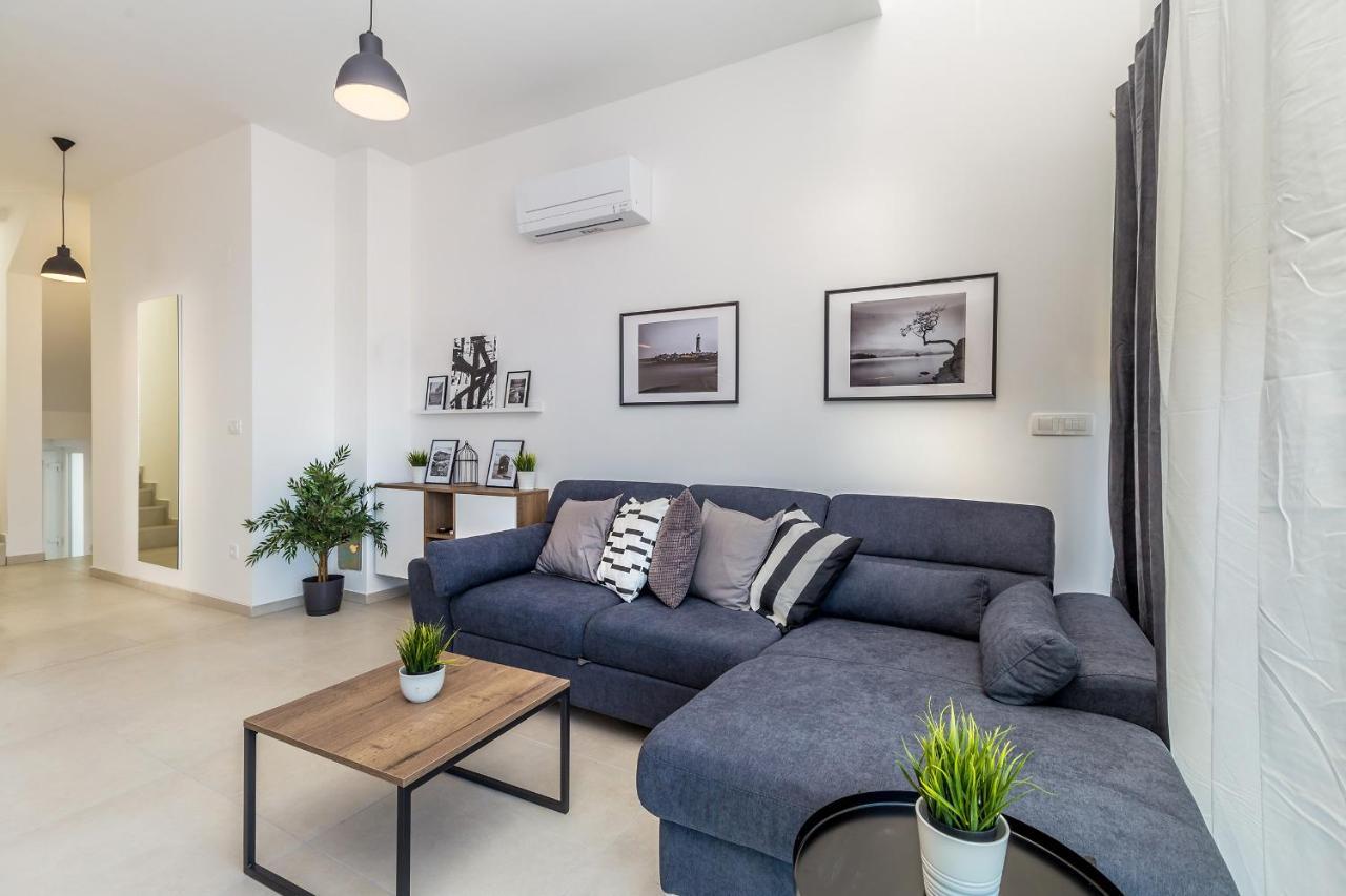 Apartments Solis Lacus Penthouse Njivice Esterno foto