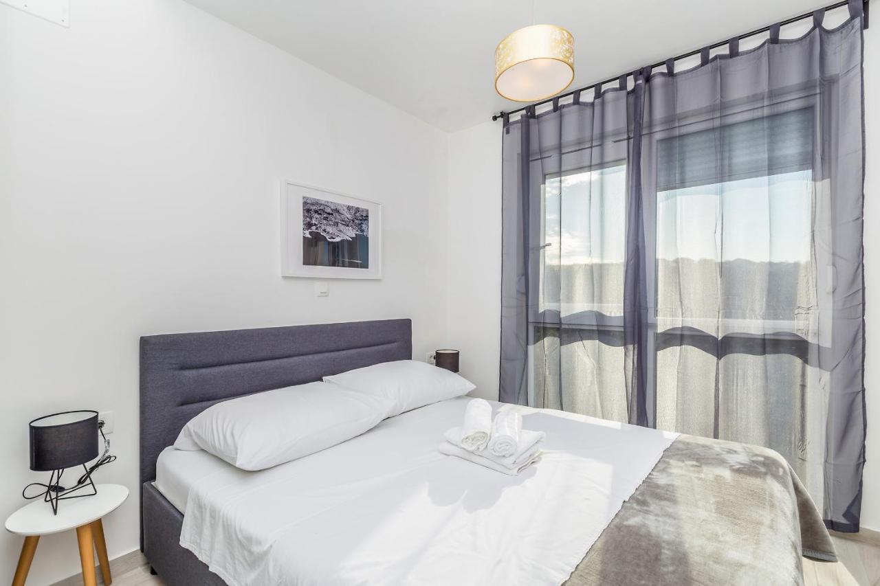 Apartments Solis Lacus Penthouse Njivice Esterno foto