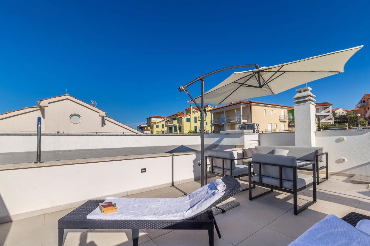 Apartments Solis Lacus Penthouse Njivice Esterno foto