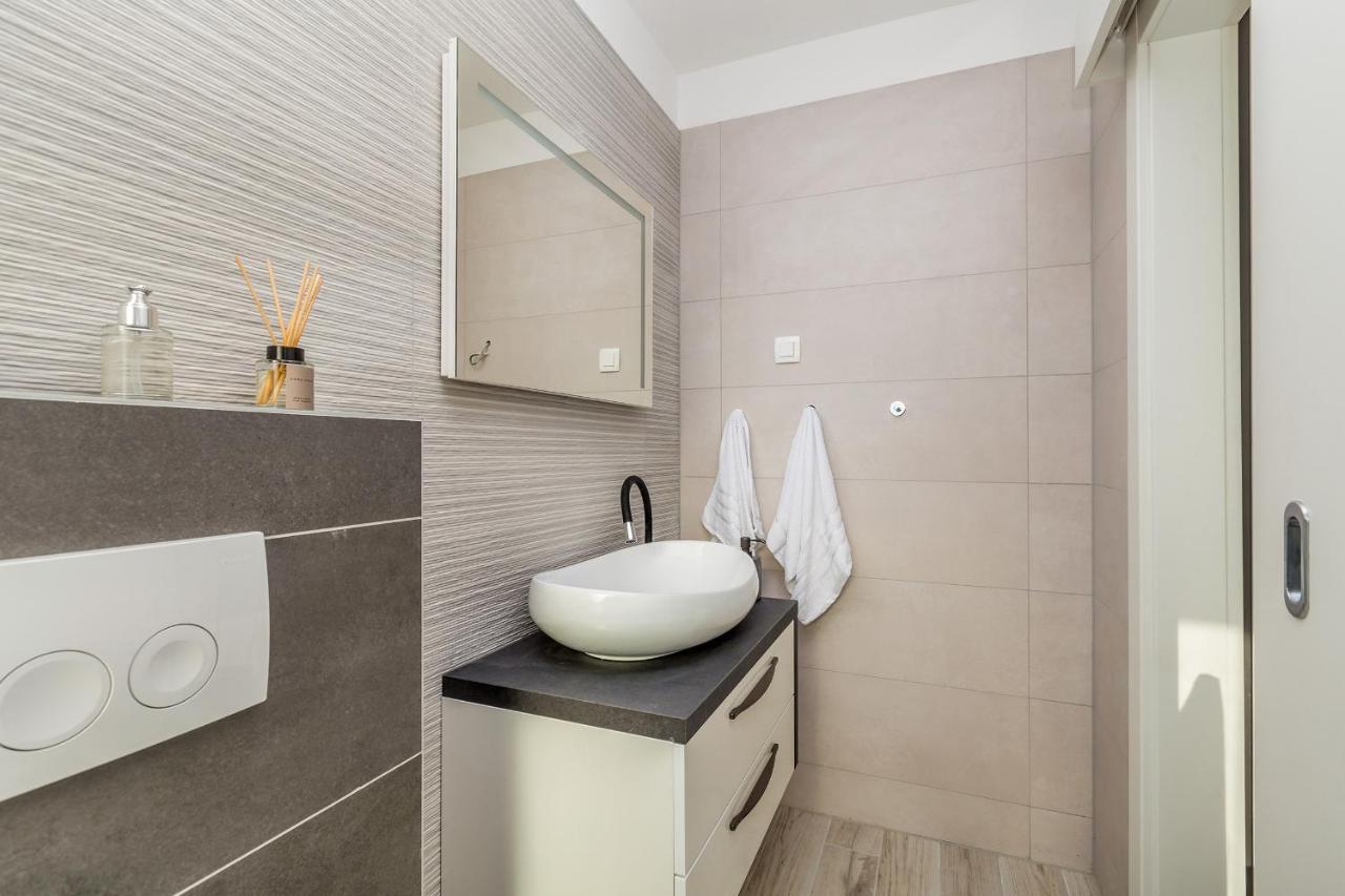 Apartments Solis Lacus Penthouse Njivice Esterno foto