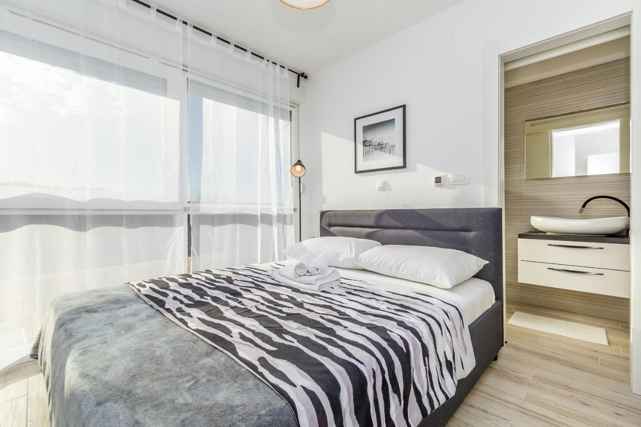 Apartments Solis Lacus Penthouse Njivice Esterno foto