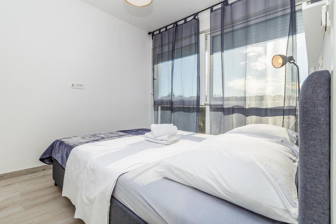 Apartments Solis Lacus Penthouse Njivice Esterno foto