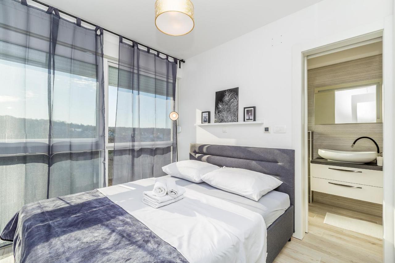 Apartments Solis Lacus Penthouse Njivice Esterno foto