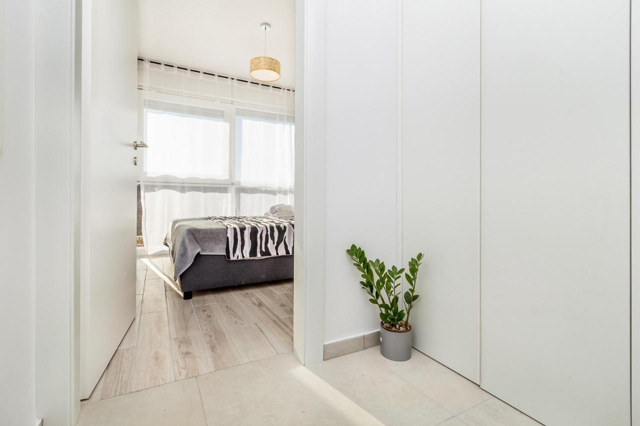 Apartments Solis Lacus Penthouse Njivice Esterno foto