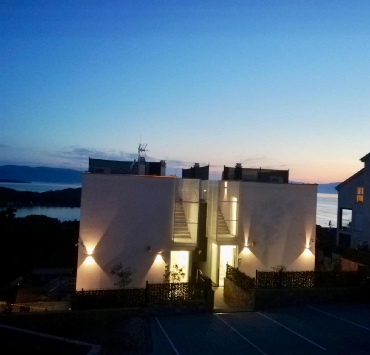 Apartments Solis Lacus Penthouse Njivice Esterno foto